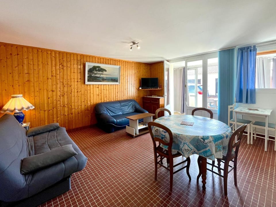 Rez-de-chaussée à 200m du bord de mer, 1 chambre, terrasse - FR-1-231-342 Apartment in Pays de la Loire