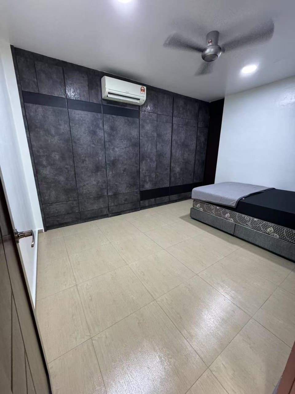 Bedroom, air conditioner