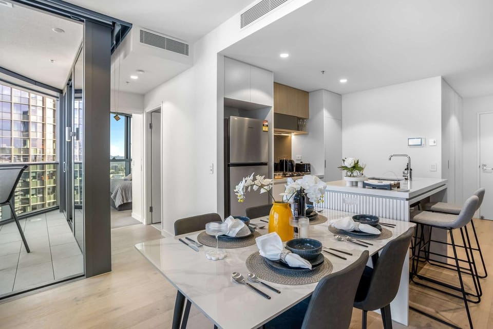 Your QW Escape - Pool Gym & Stunning Sky View Apartment in Brisbane City