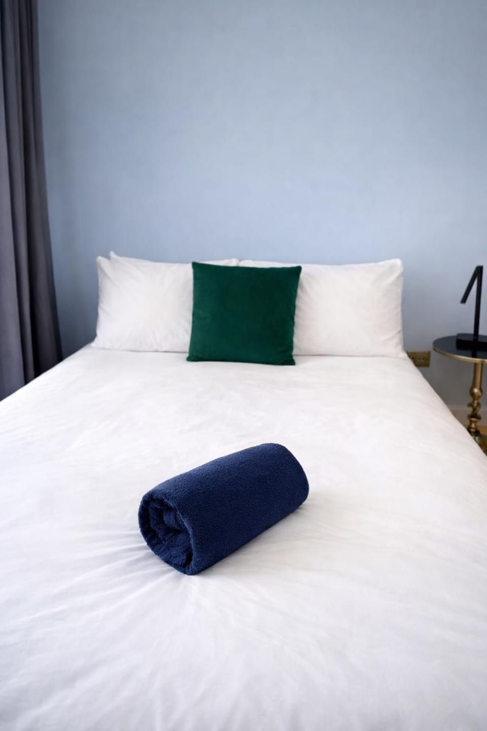 Bed, towels