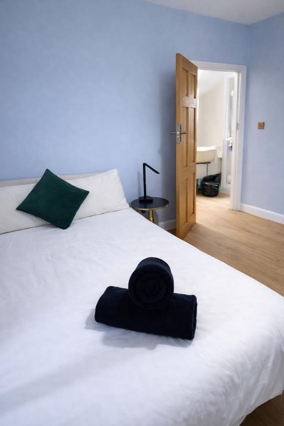 Bed, towels