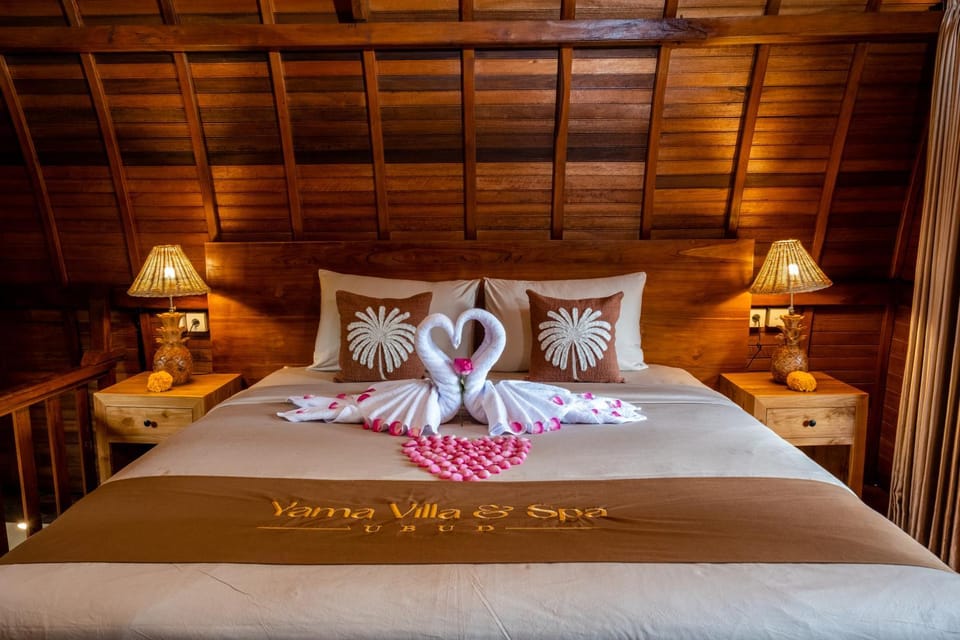 Bedroom, towels