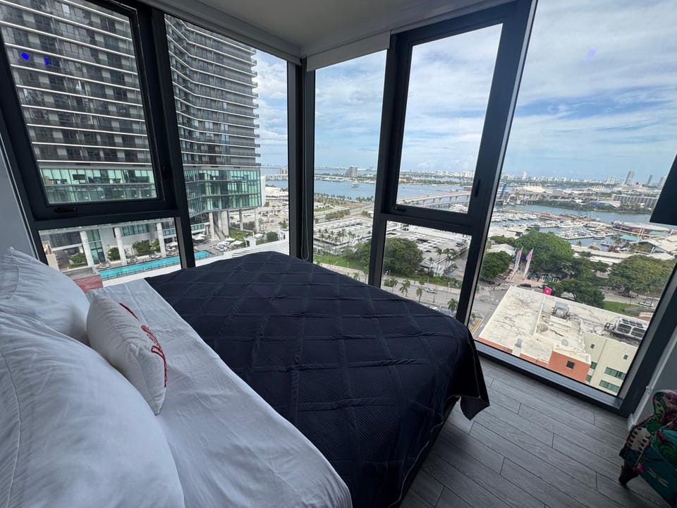 Spectacular corner 2BDR Downtown Miami Apartment in Miami