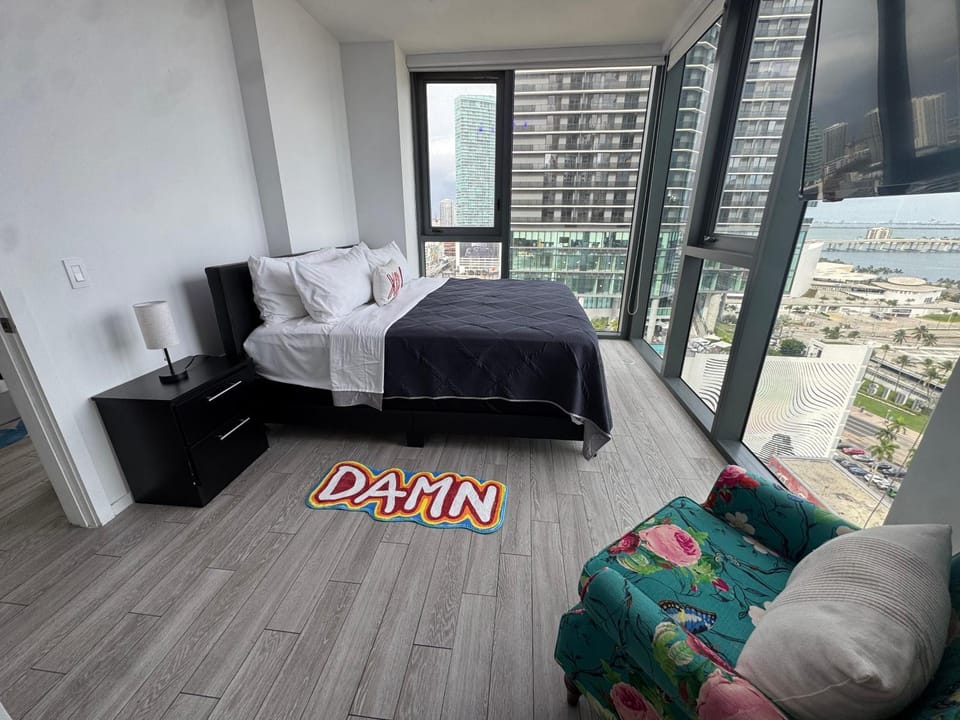 Spectacular corner 2BDR Downtown Miami Apartment in Miami
