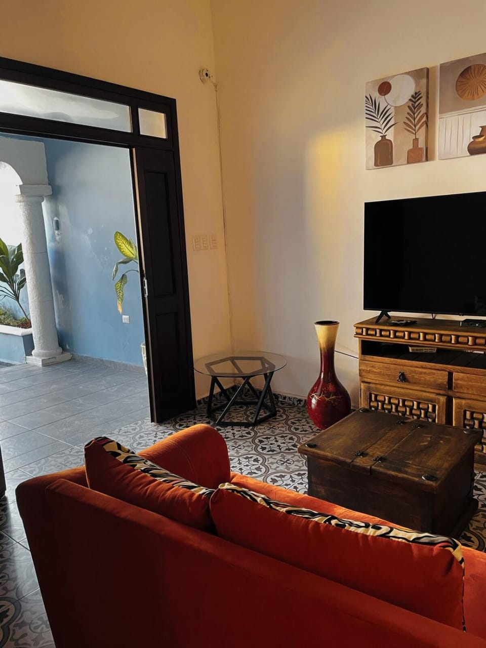 Communal lounge/ TV room, TV and multimedia, Living room, Seating area, Evening entertainment