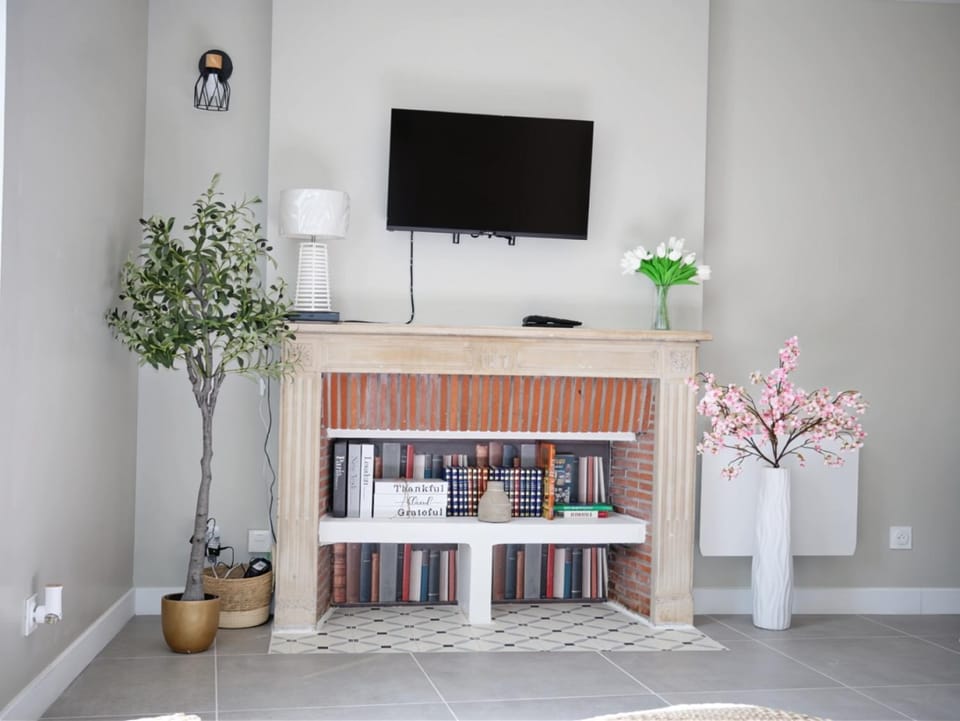 Library, TV and multimedia