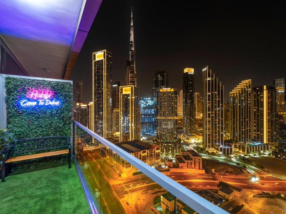 Famous Infinity Pool with Burj Khalifa View on High Floor Apartment in Dubai
