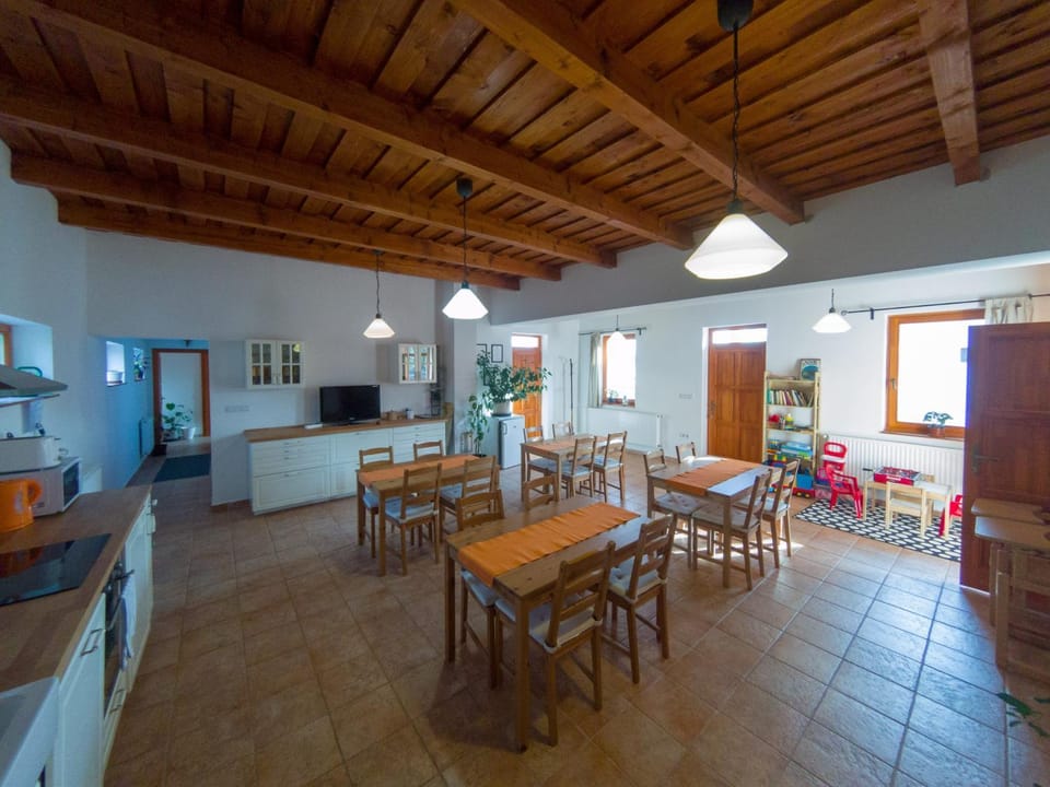 Communal lounge/ TV room, Communal kitchen