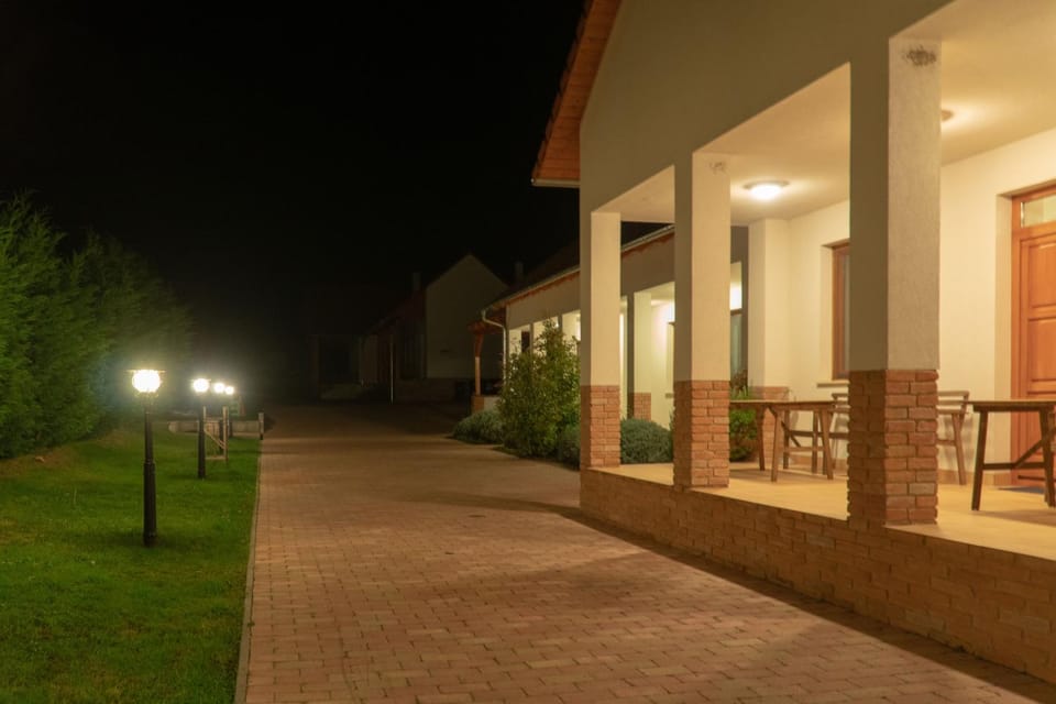 Property building, Facade/entrance, Garden