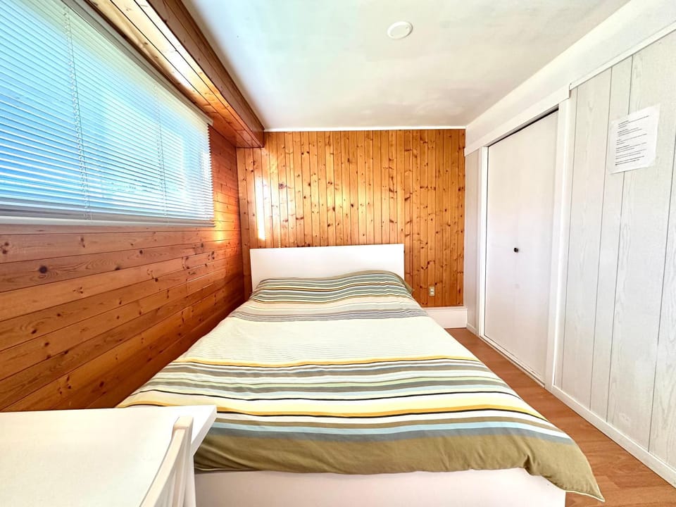 Beautiful Place with Kitchen, Washing Machine and Internet Near YVR Airport, Transit and Shopping Mall Bed and Breakfast in Richmond