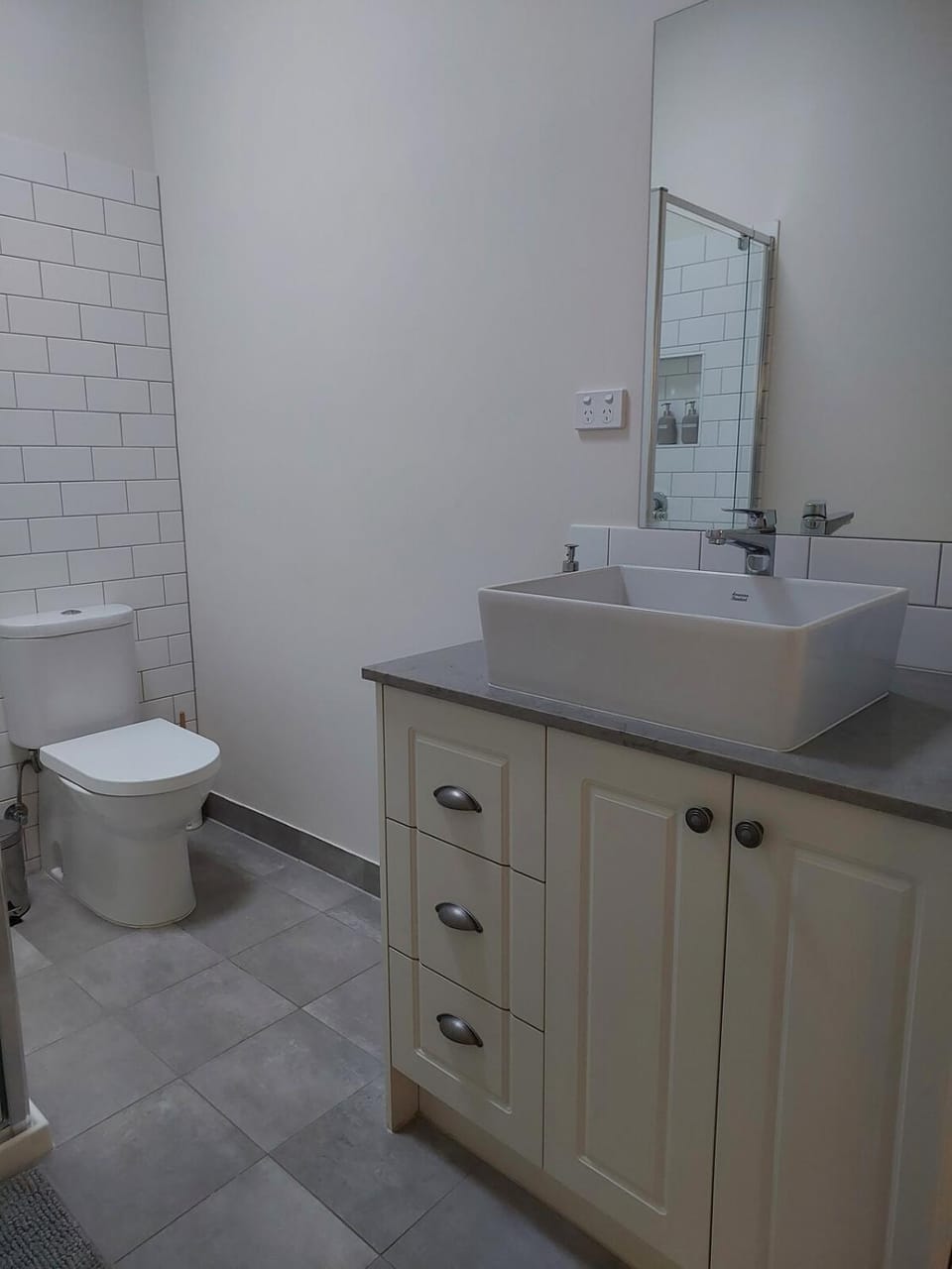 Vivian's Rest Apartment in Castlemaine