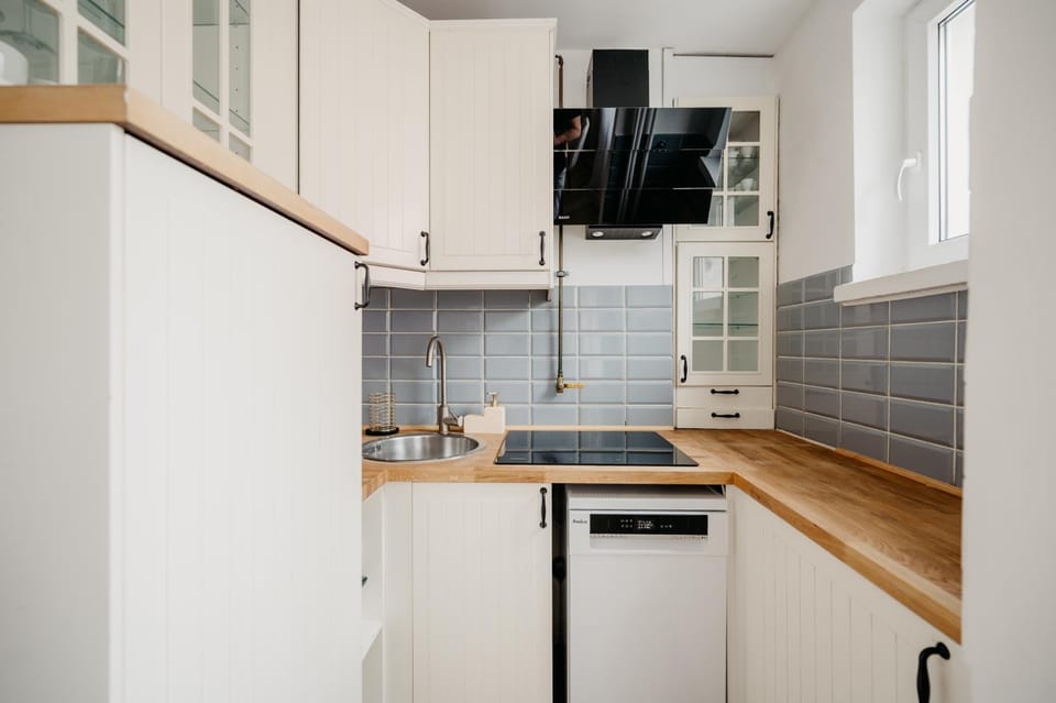 Kitchen or kitchenette, dishwasher, microwave
