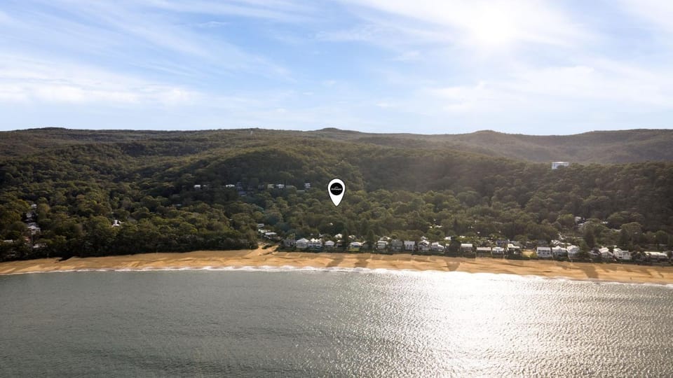 Salt and Stone Modern Pearl Beach Stay 2 Mins to Ocean House in Patonga