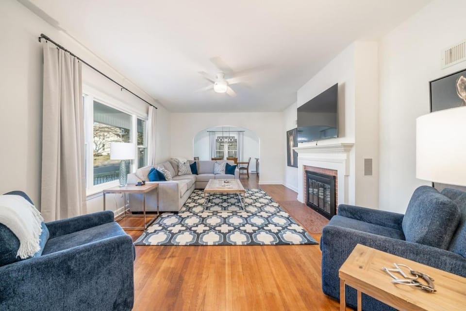 Living room, Entertainment