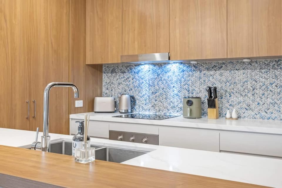 Modern 2BR near The Gabba & BBQ Apartment in Kangaroo Point