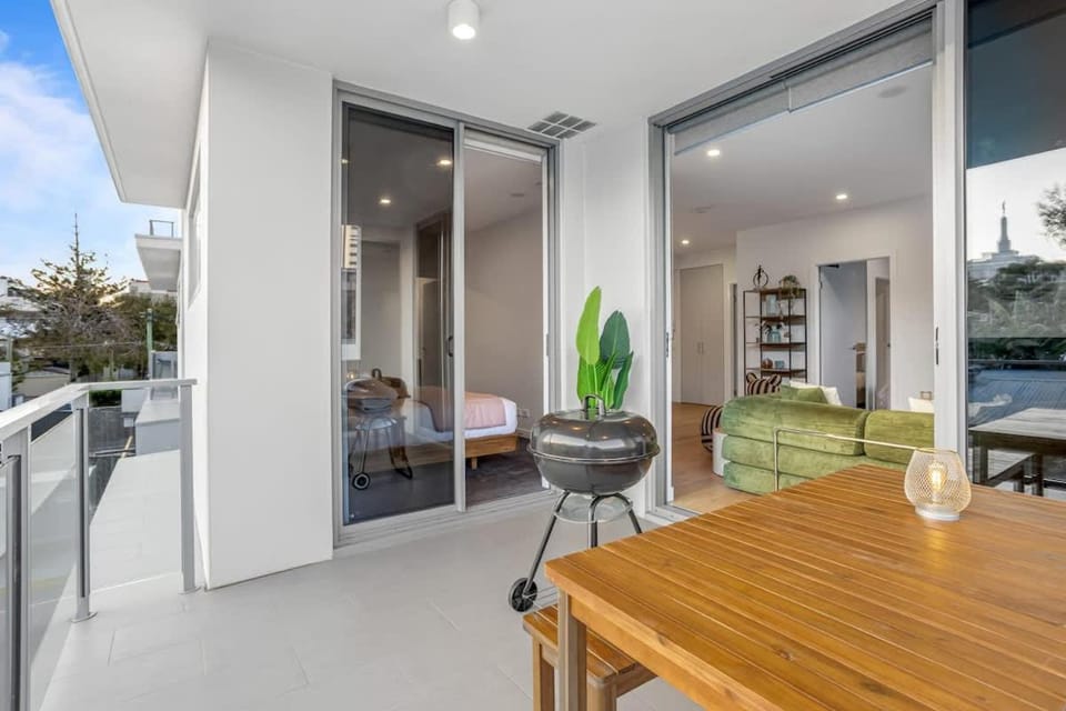 Modern 2BR near The Gabba & BBQ Apartment in Kangaroo Point