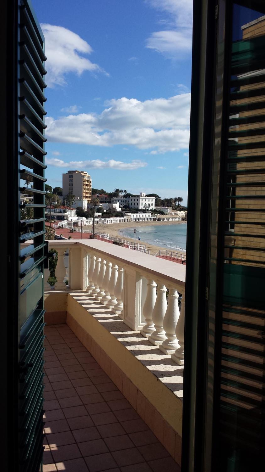 Balcony/Terrace, Landmark view