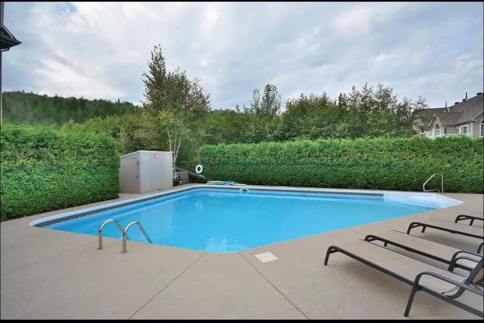 In-ground pool - Spacious condo - Horizons House in Saint-Sauveur