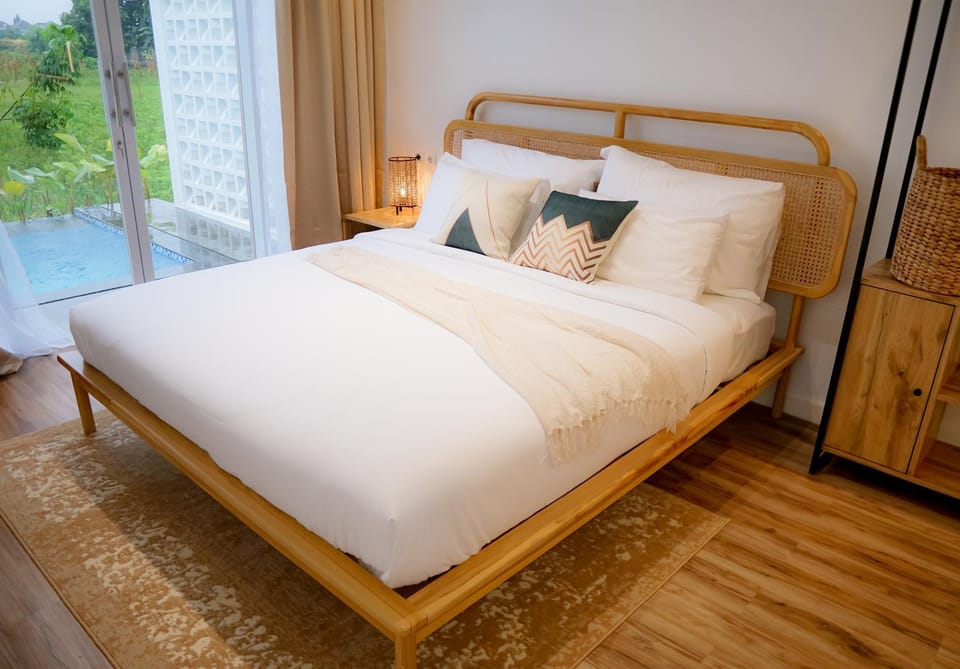 Photo of the whole room, Bedroom