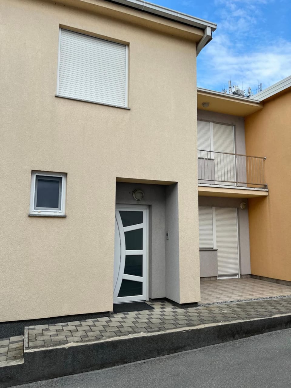 Property building, Facade/entrance