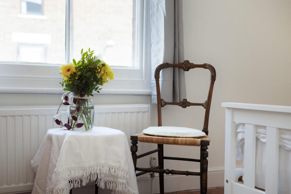 Warm and Inviting 3-bed Home in Lincoln by Renzo, Close to Hospital, Sleeps 5! Apartment in Lincoln