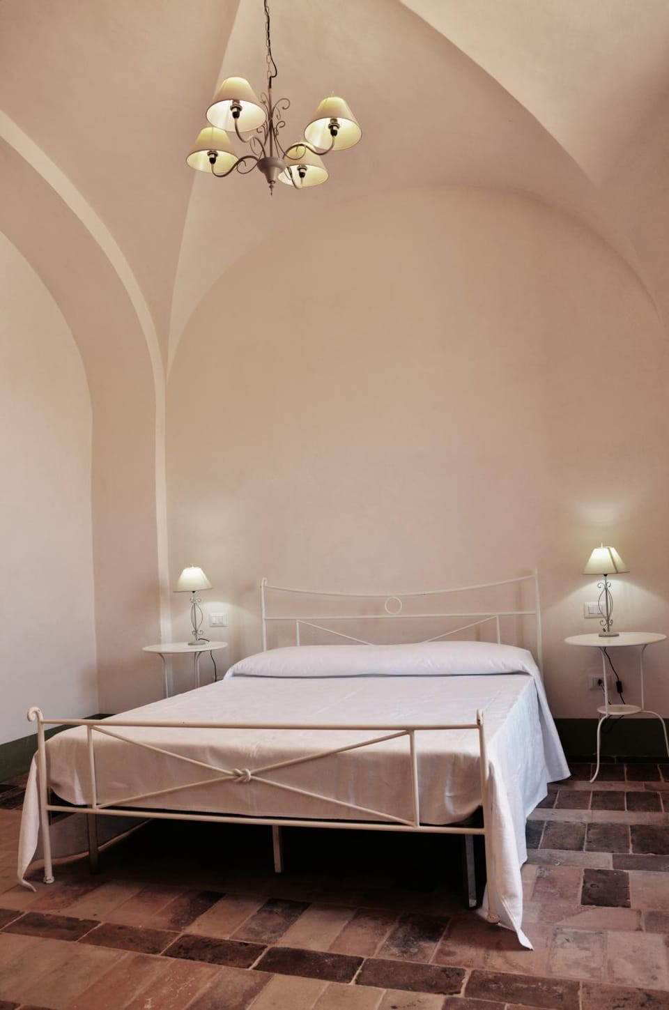 Bed, Photo of the whole room, Decorative detail