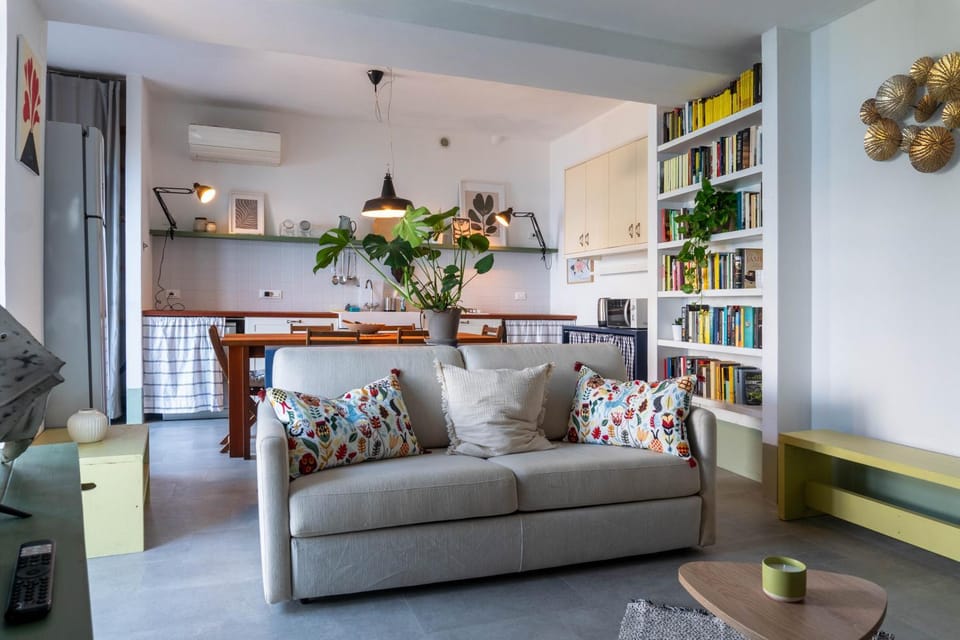 Library, Kitchen or kitchenette, Living room, Seating area, Dining area, air conditioner