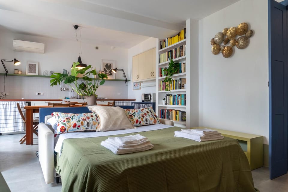 Library, Kitchen or kitchenette, Living room, Photo of the whole room, Seating area, Dining area