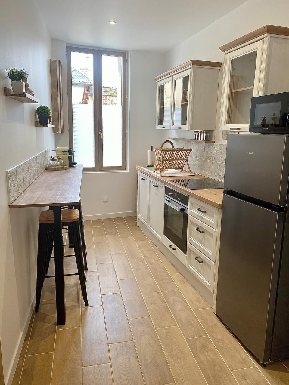 Coffee/tea facilities, Kitchen or kitchenette, dishwasher, oven, stove, toaster