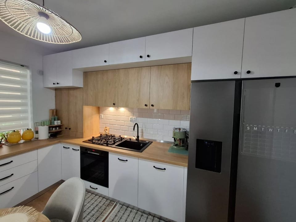 Coffee/tea facilities, dishwasher, oven, toaster, kitchen