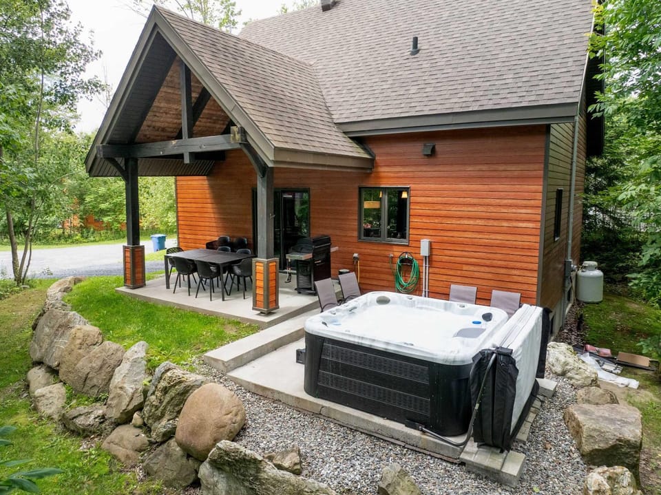 Spa & Pool table - Ivy Cottage Chalet in Scott