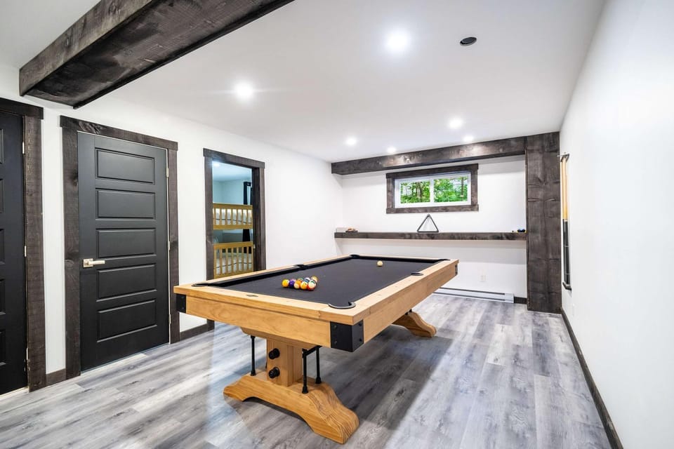 Spa & Pool table - Ivy Cottage Chalet in Scott