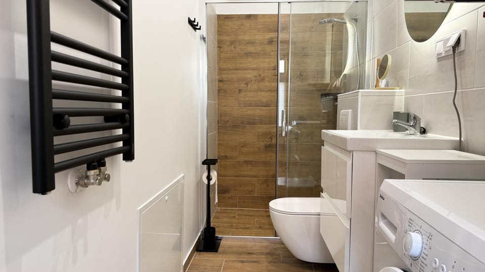 Toilet, Bathroom, towels
