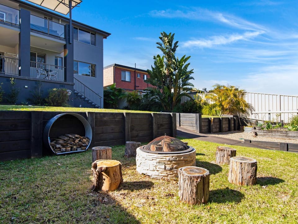 Property building, Spring, Day, Natural landscape, Garden, Garden view, fireplace
