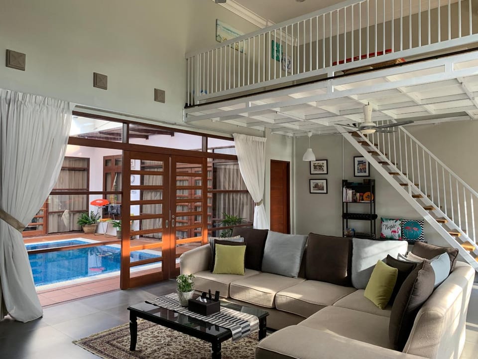 Communal lounge/ TV room