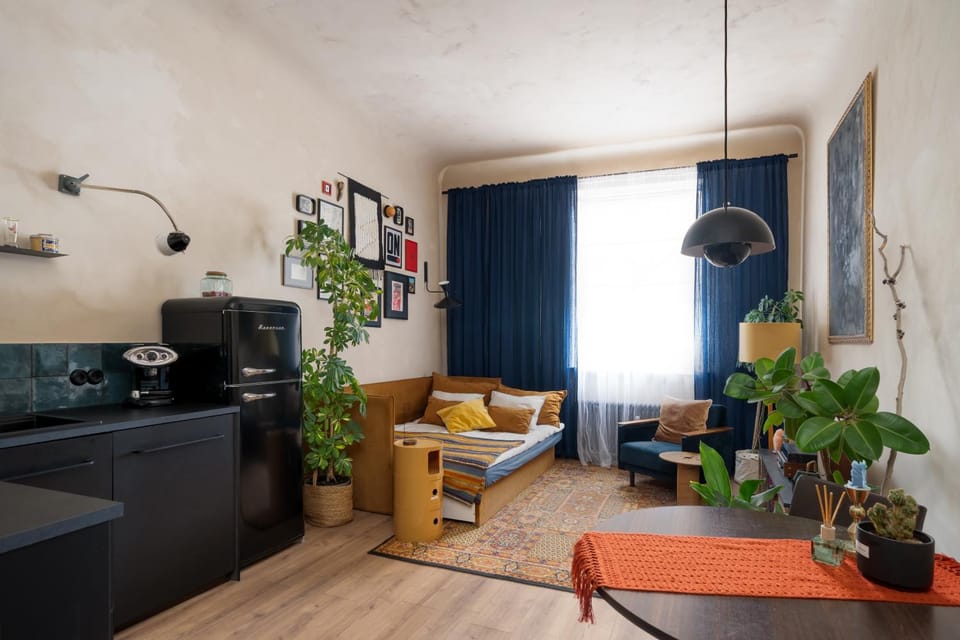 Living room, Seating area, Evening entertainment