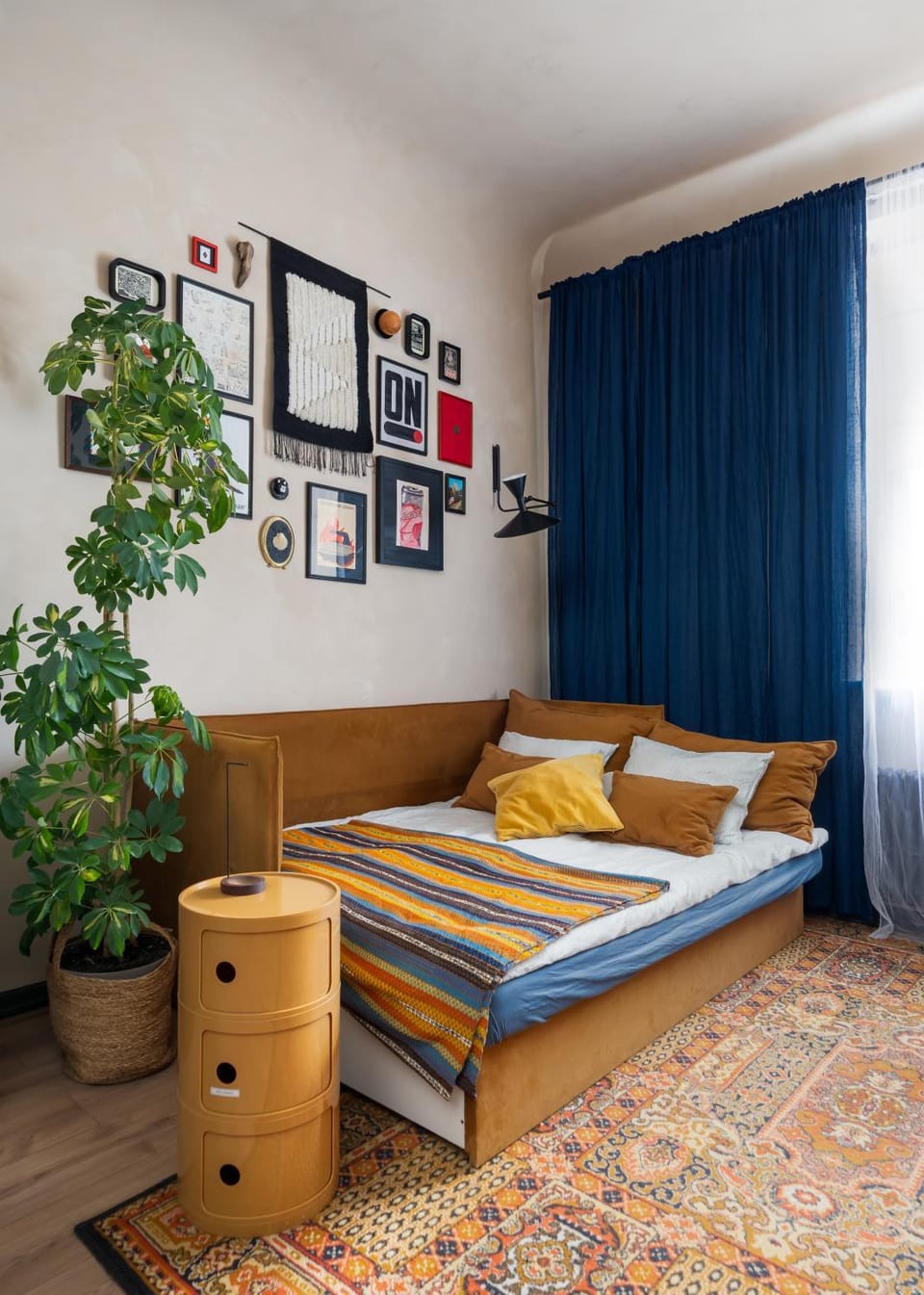 Bed, Living room, Seating area