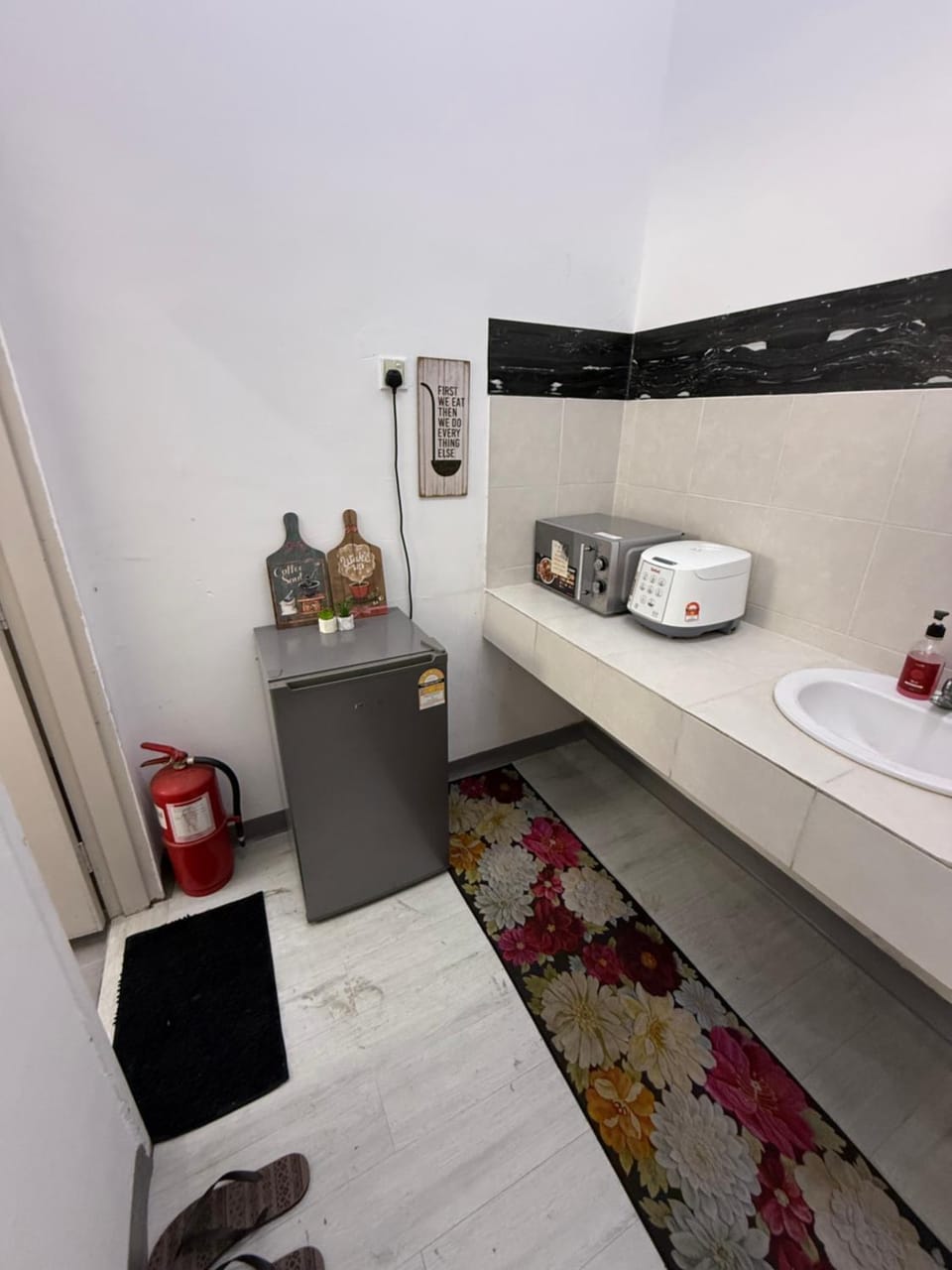 Kitchen or kitchenette