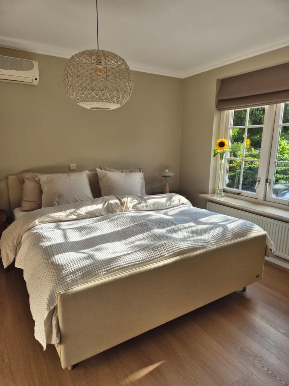 Bed, Bedroom, air conditioner