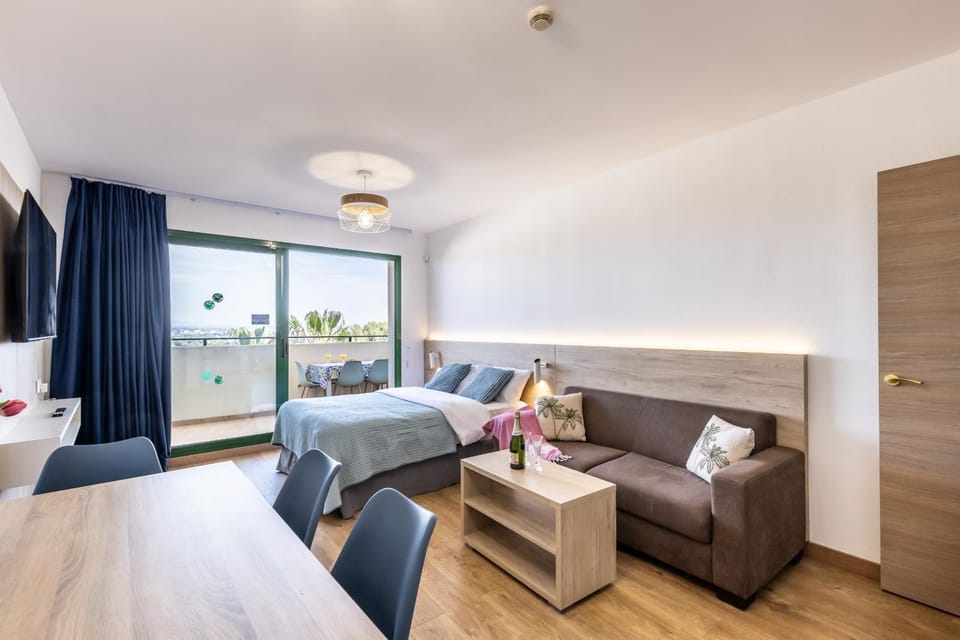 Bed, Living room, Seating area