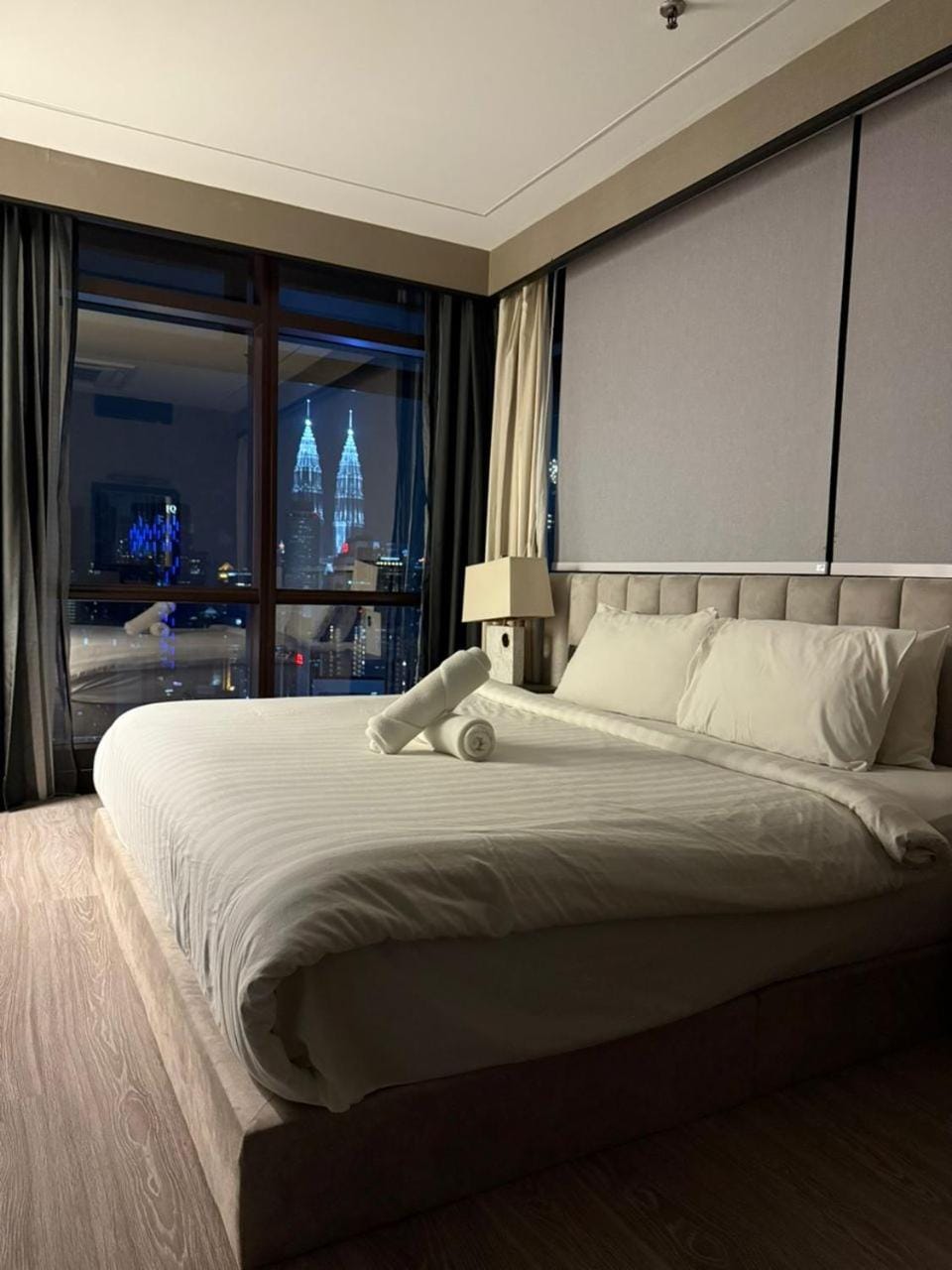 Bedroom, towels