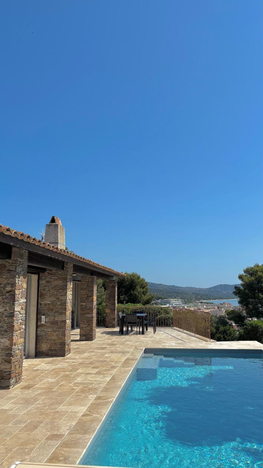 Property building, Day, Natural landscape, Pool view, Sea view, Swimming pool, sunbed