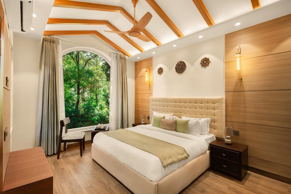 Photo of the whole room, Bedroom