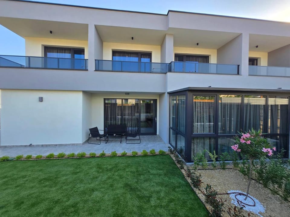Property building, Garden