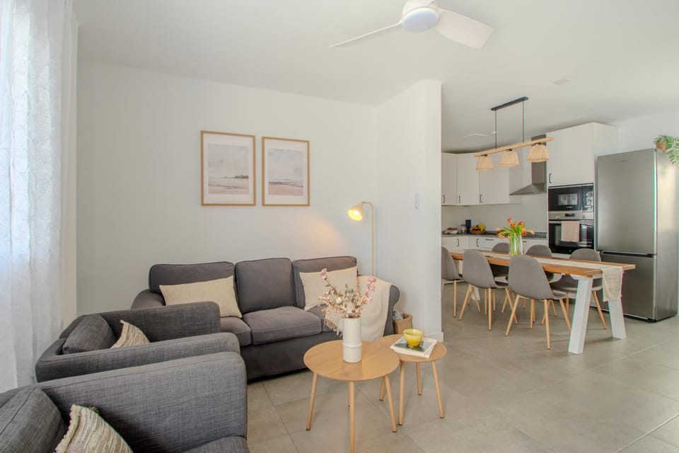 Communal lounge/ TV room, Living room, Lounge or bar, Decorative detail, Dining area, kitchen, kitchen