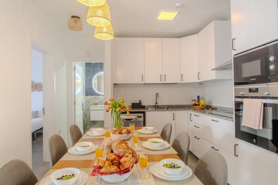 Bathroom, Kitchen or kitchenette, Dining area, dishwasher, stove, stove, kitchen, kitchen