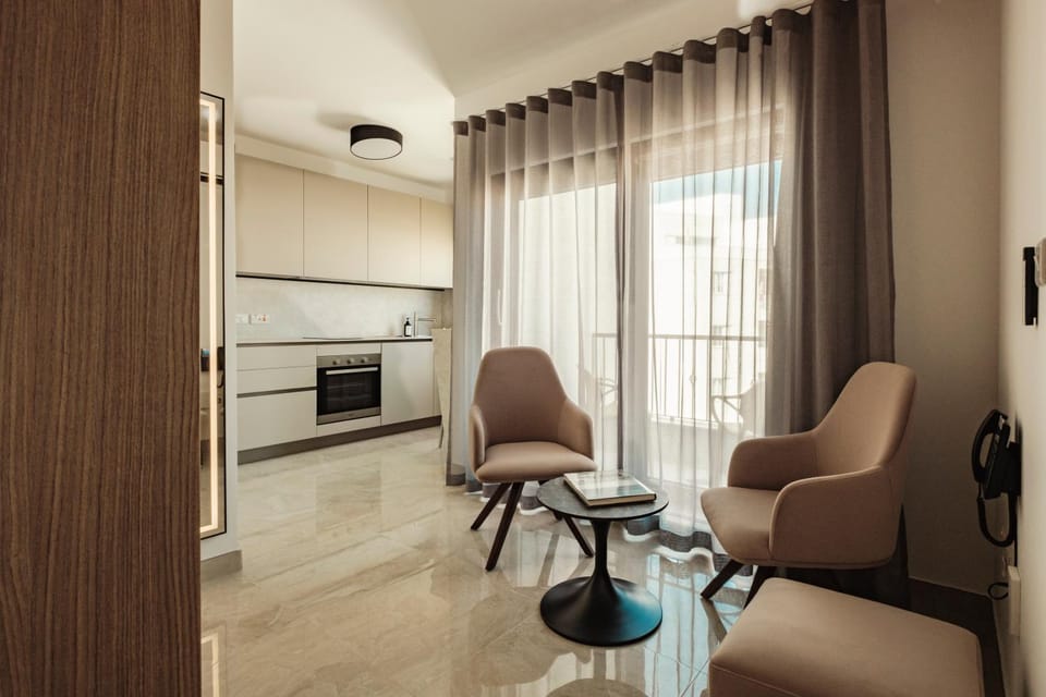 Kitchen or kitchenette, Seating area