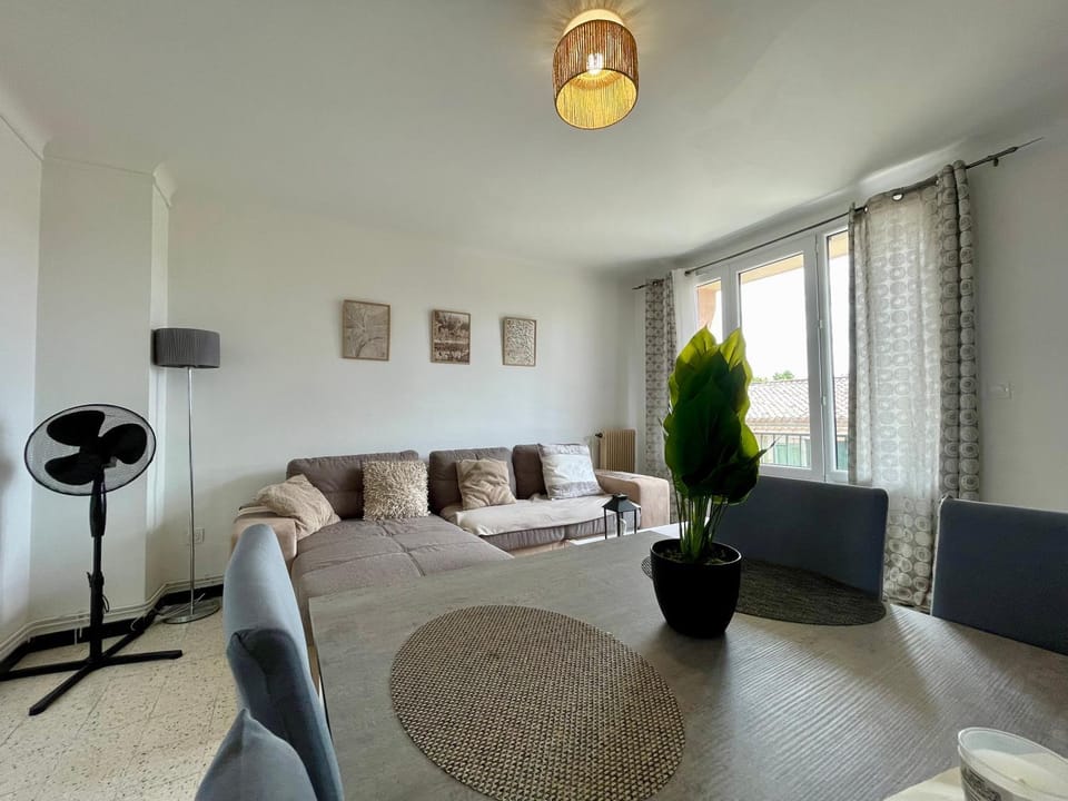 Le Strasbourg - 3 chambres - parking et terrasse Apartment in Carcassonne