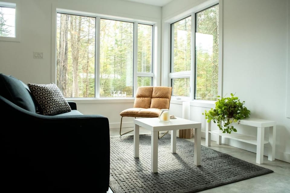 Ecology between forest and river - L'Hermine Charme House in Quebec