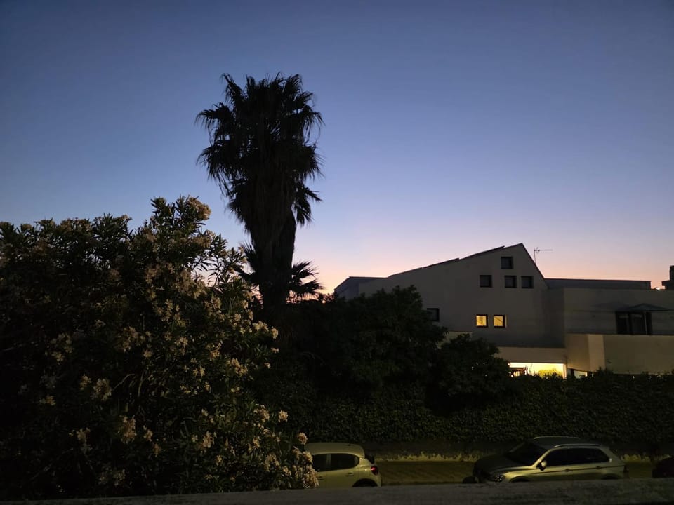 Property building, Balcony/Terrace, Sunset, Parking